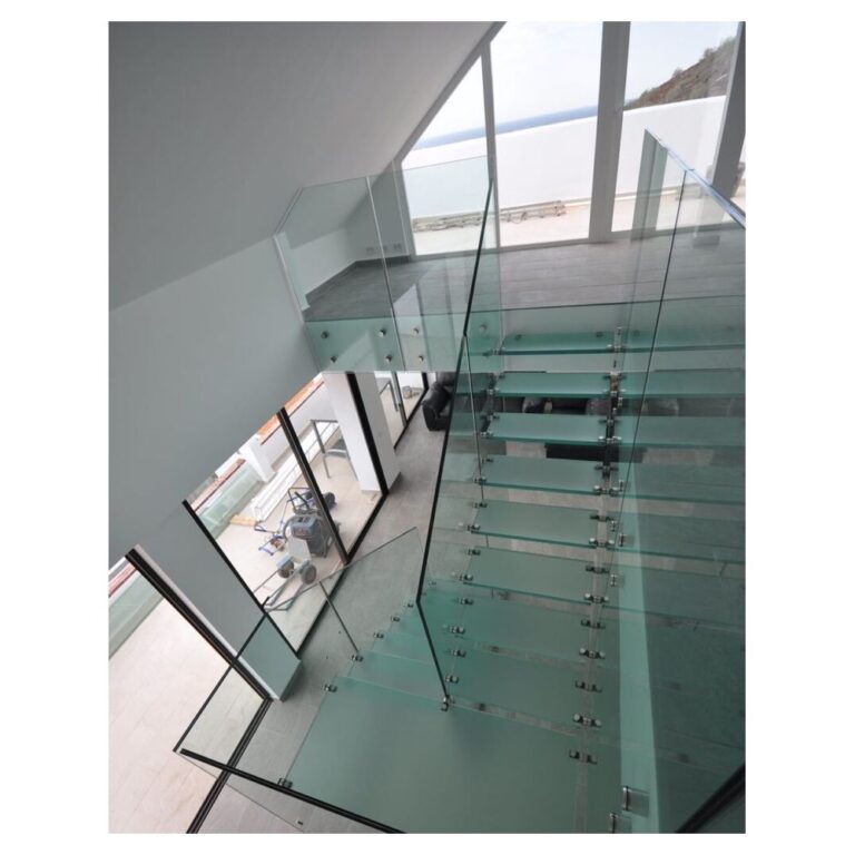 Defining the Vertical Axis: How High-Performance Components Transform Architectural Stair Design