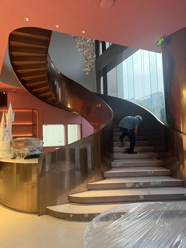 image 创作灵感 施工现场实拍 网红楼梯. 2